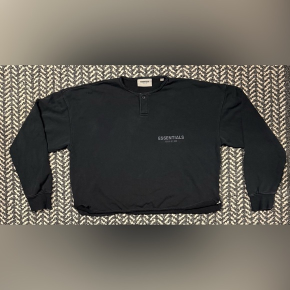 ESSENTIALS FEAR OF GOD Henley Cropped Long Sleeve in Vintage/Washed Black SZ XS - Picture 1 of 6
